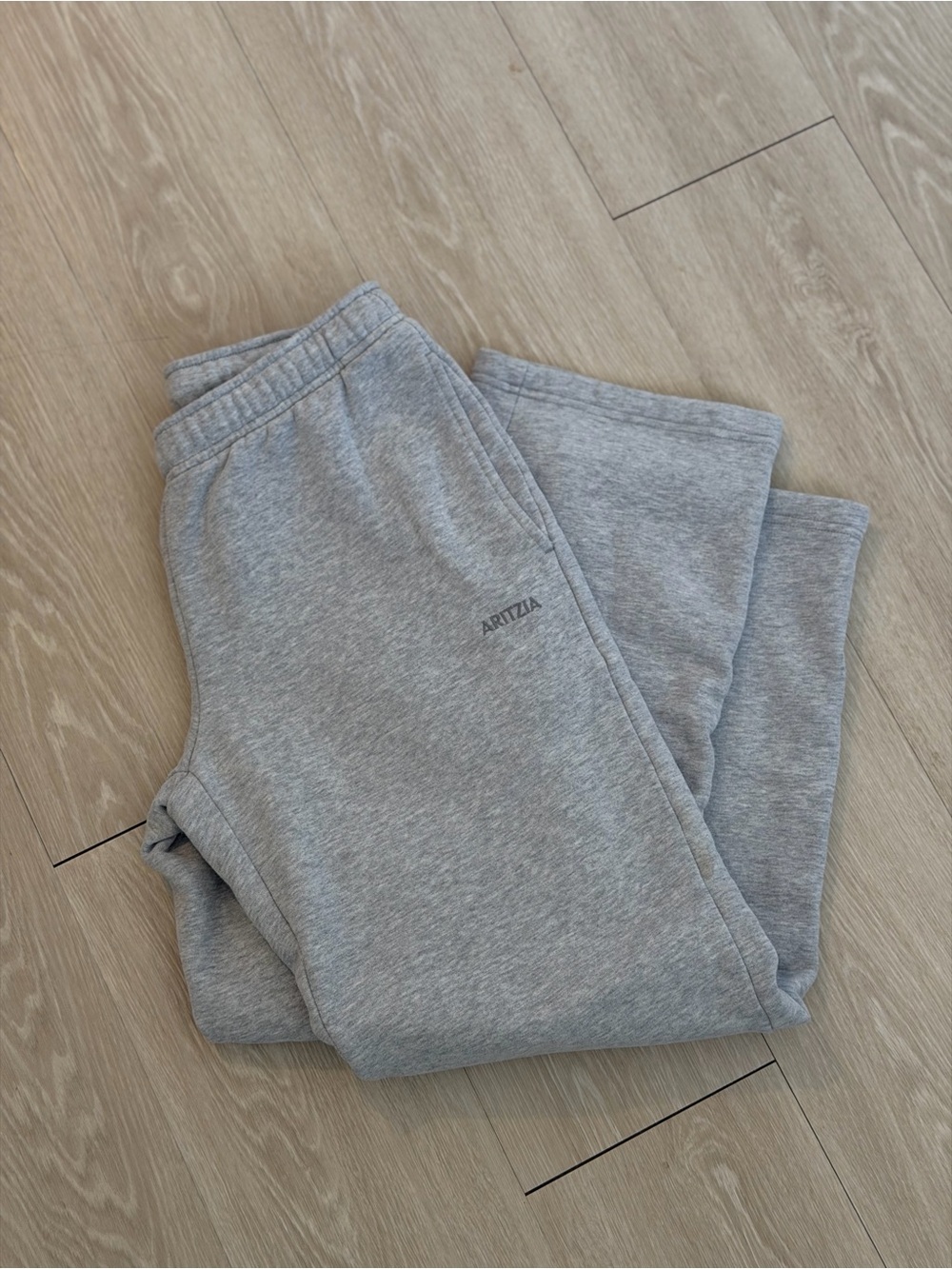 Aritzia Cozy Sweatfleece Mega Straight Sweatpants